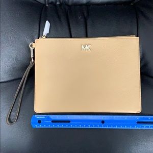 NWOT Michael Kors PebbleLeather ZIP Pouch Wristlet